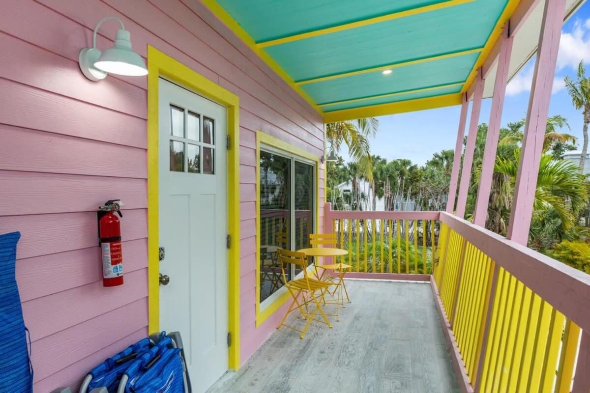 Charming Suite With Balcony And Bikes In Historic Sandpiper Inn Sanibel Zewnętrze zdjęcie